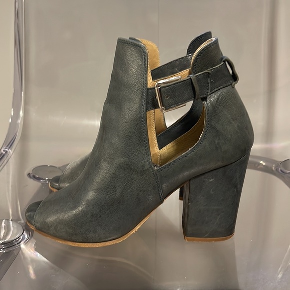 Steve Madden Tourquise Heeled peep toes - Picture 3 of 4